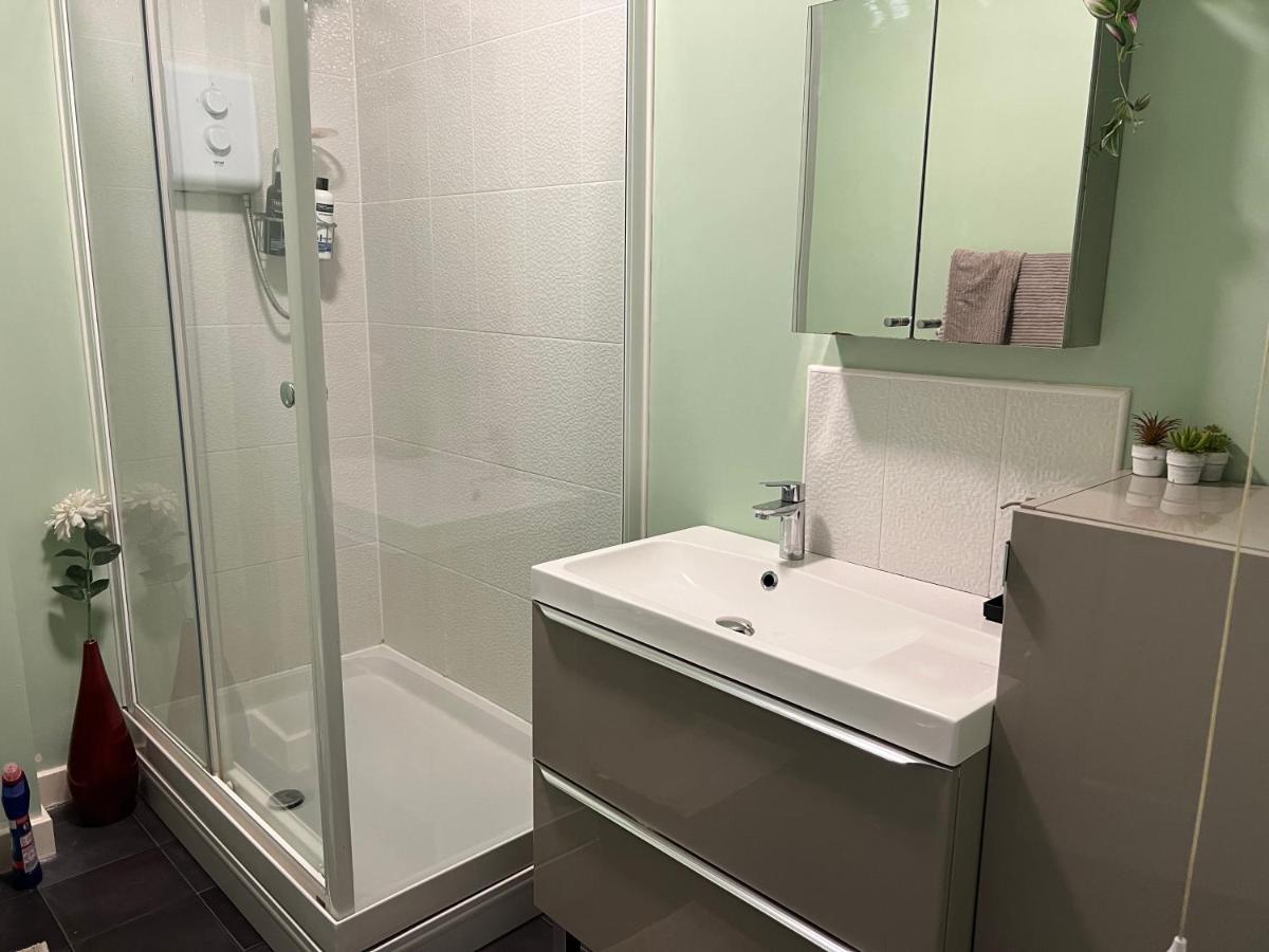 Sheffield City Centre , Free Wifi & Parking - Private Room - Shared House Exteriér fotografie